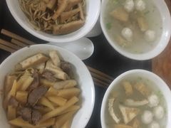 -松树干拌面店