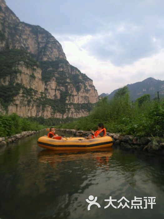 十渡拒马河漂流图片