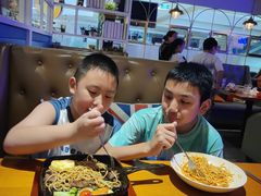 -豪客嘉族·麦尼顿西餐厅(乐福天下店)