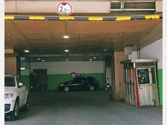 -新世界百货崇文店停车场