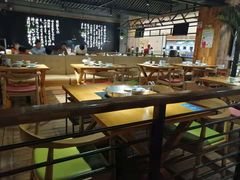 大堂-洪氏嗨捞·广东猪肚鸡·椰子鸡火锅(西咸万象城店)
