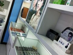 -提一眼镜·蔡司·依视路(小寨店)