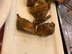 脆皮乳鸽-洁神饭庄·海鲜·青岛菜·30年老字号(五四广场店)