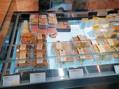 面包甜点陈列柜-皇冠幸福里动物奶油生日蛋糕(万达店)