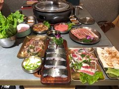 -围炉肉舍•炭烤活鳗•丹东海鲜烤肉(步行街店)