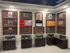 -毛泽东像章珍藏馆