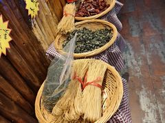 -靠山屯东北农家菜(八龙桥雅苑店)