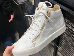 -文艺复兴百货(米兰大教堂广场店)