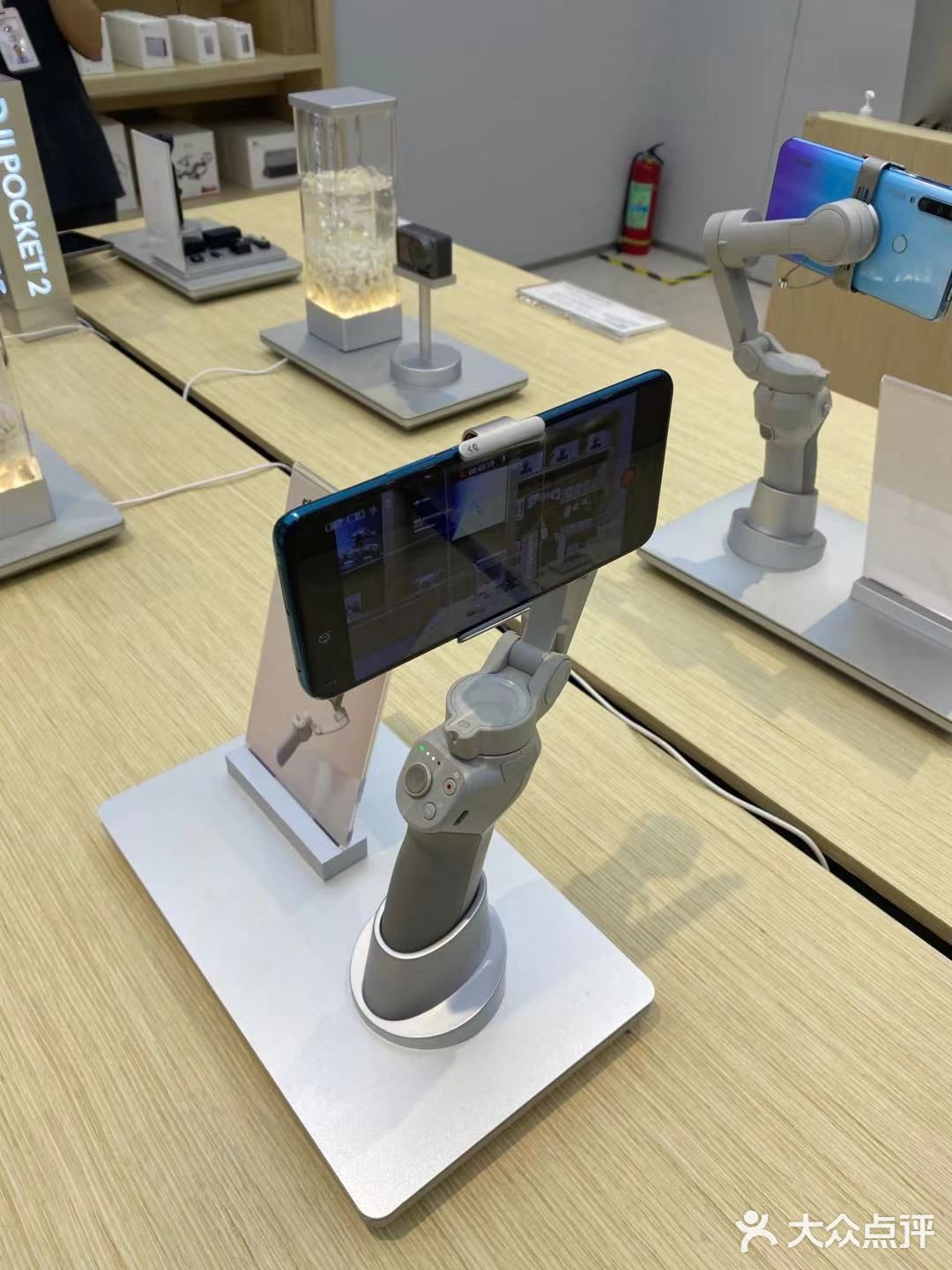 自己忍不住也搜了下附近的旗舰店