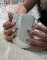 -赢韵美甲美睫瑞士净斑中心