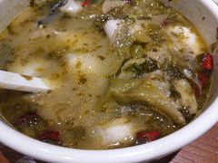 -渝是乎酸菜鱼(龙旗购物中心店)