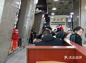 整个武昌火车站没有充电宝，没有插头充电，唯有的就是喝