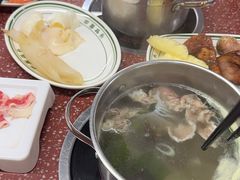 -四囍码头海鲜烧烤自助火锅(外滩南京东路悦荟广场店)