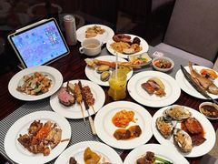 -广州万富希尔顿酒店·感趣自助餐厅·金秋蟹宴生蚝海鲜刺身