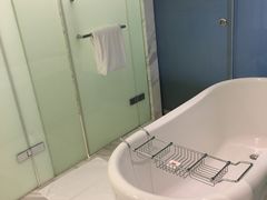 -上海滴水湖皇冠假日酒店