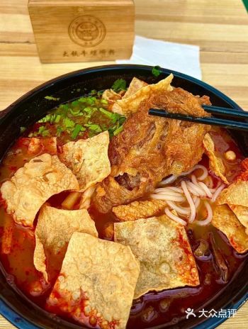 #0元玩转这座城大铁牛螺蛳粉，汤色清澈，味道鲜美