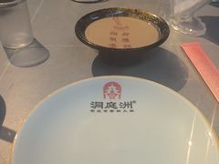 -洞庭洲·防空洞火锅·烧烤·铜锅涮肉(新百广场店)