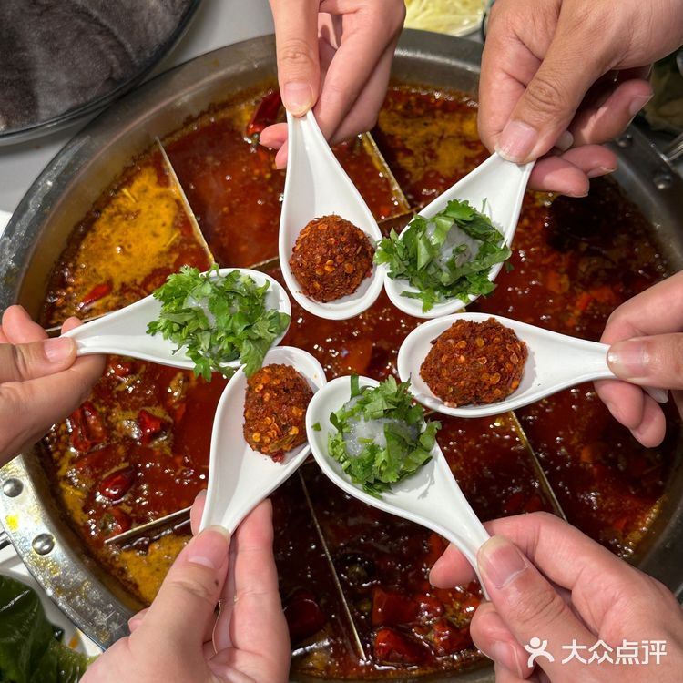 重庆较场口！居然藏着这么美的火锅。。。