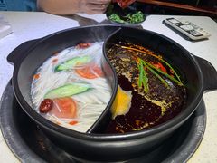 鸳鸯锅-钢管厂五区小郡肝串串香(通锦桥店)