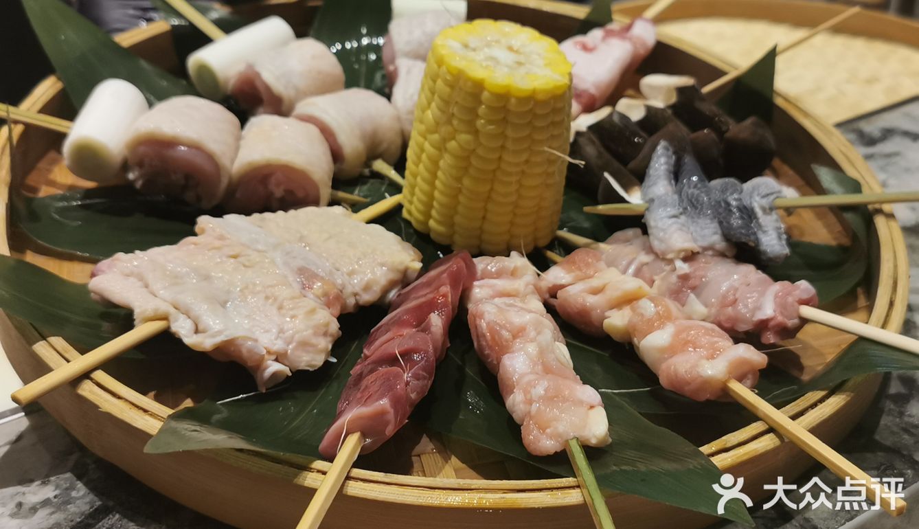 朋友相约附近就过来了！环境:日式料理风格