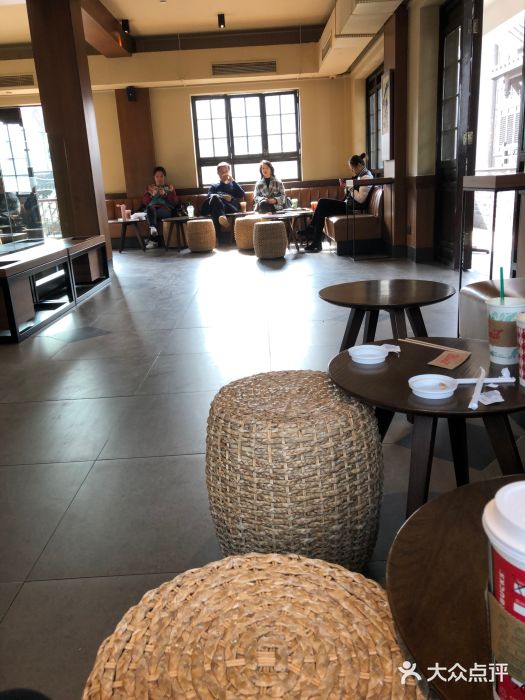 星巴克臻选(成都宽窄巷子店)大堂图片