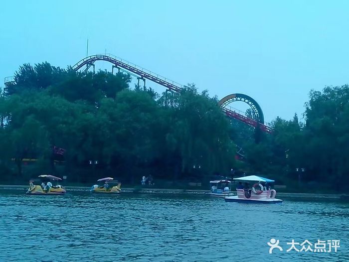 朝阳公园游乐设施图片