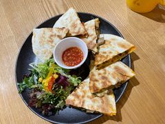 牛肉馅饼配迷你沙拉-HELLO 27 意面·沙拉·帕尼尼