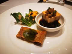 宴庭开胃彩碟配锅巴叉烧-Yan Ting 宴庭中餐厅(上海静安瑞吉酒店)