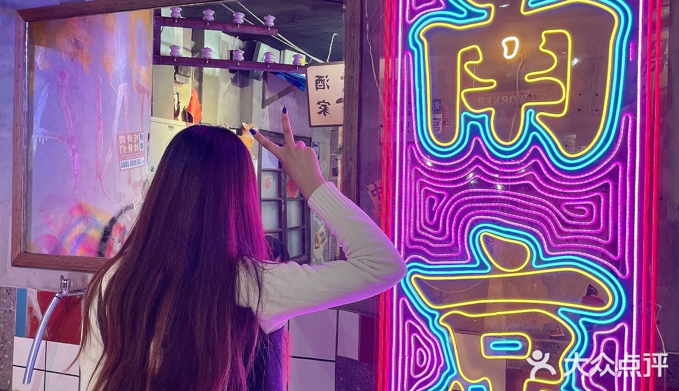 吃顿烤肉还能拍复古大片，南京这家自烤食堂绝啦！ 