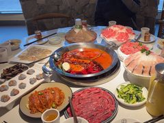 -茅草房·河畔园林火锅