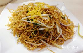 Silver Sprout Stir-Fried Noodles