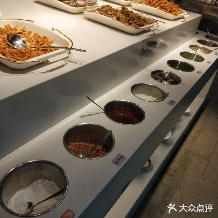 探店潮牛岛自助火锅