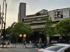 -瑞虹新天地月亮湾