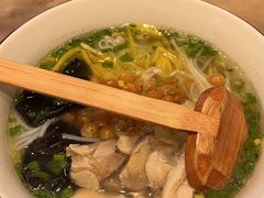 招牌三鲜鸡汤米线-麻婆婆白家肥肠粉(海岸城店)