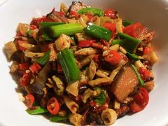 白辣椒炒熏腊肉-湘辣欢·湖南家常小馆