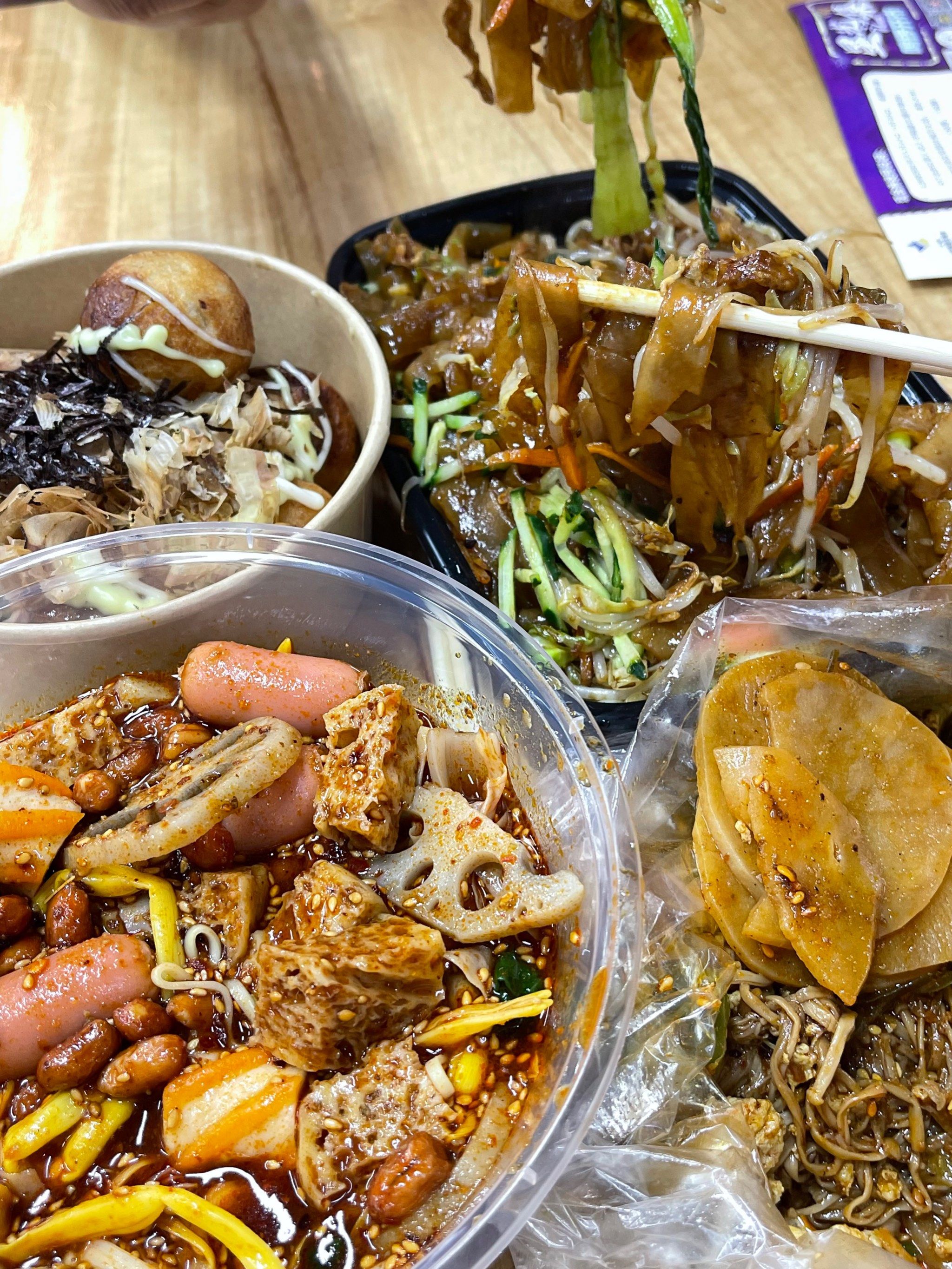 大部分是至少吃过两次的店
p2 炒河粉 油润,香
p3 东北麻辣烫 拌