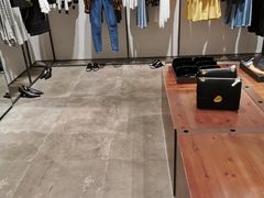 -URBAN REVIVO(高德置地广场·春广场店)
