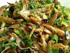 炒鱼干-微山湖湖畔好客居鱼馆渔家菜(微山湖风景区店)