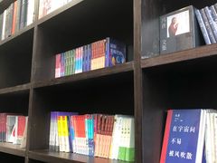 -钟书阁(松江泰晤士小镇店)