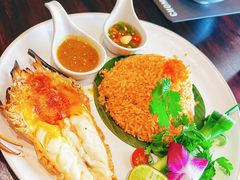 -Chom Cafe and Restaurant