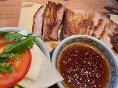 烧猪颈肉-大头虾越式风味餐厅(光明广场店)