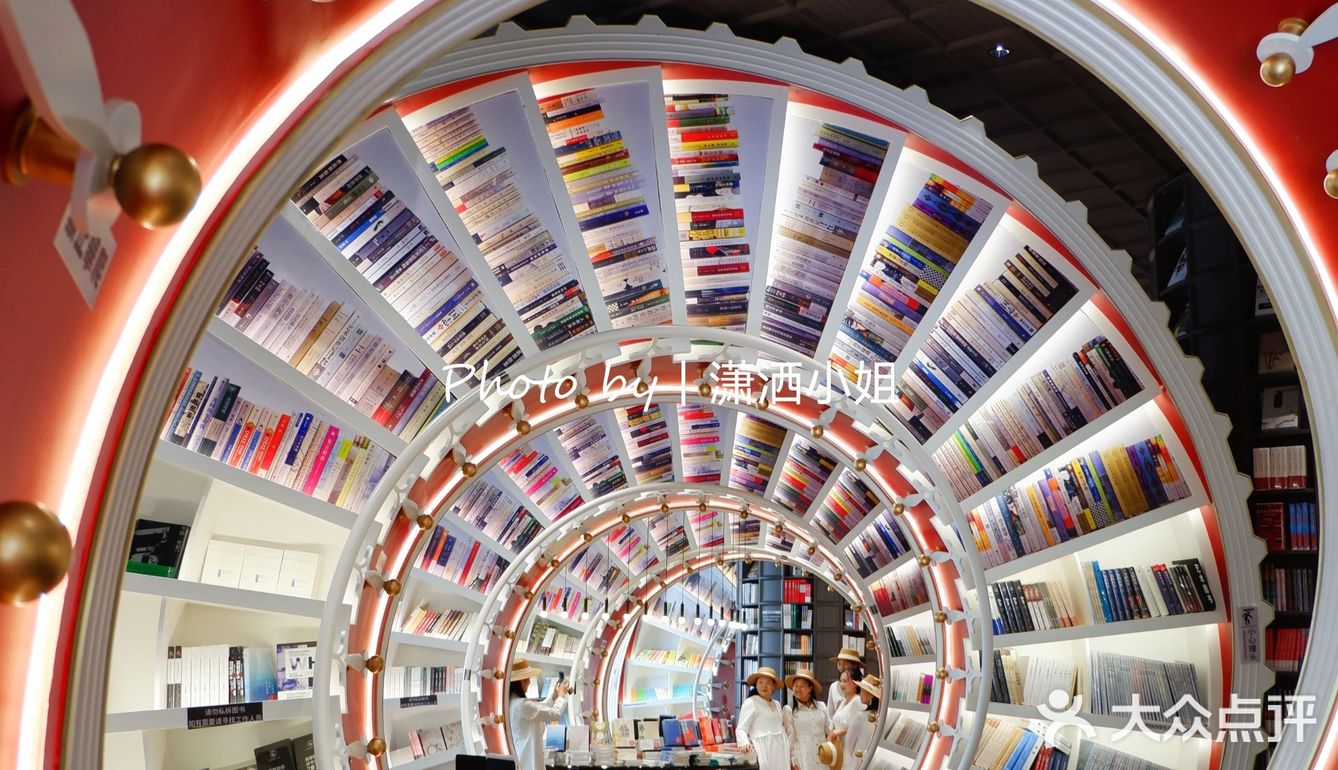 深圳梦幻时空齿轮版钟书阁📚，真的值得打卡吗？