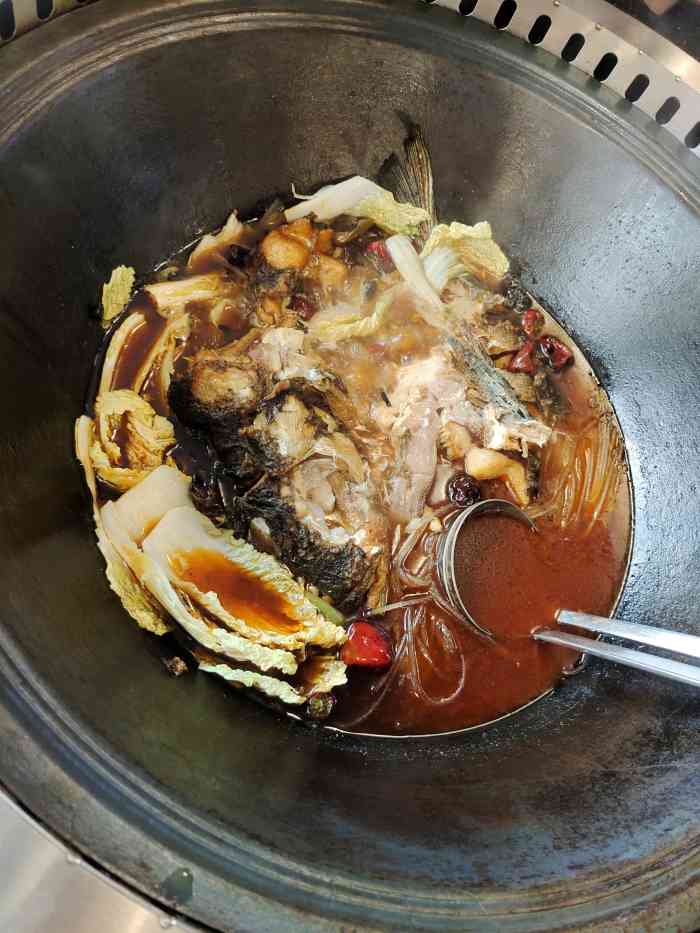 这家店分了两个地方这里是吃菜的另一边是吃烧烤的