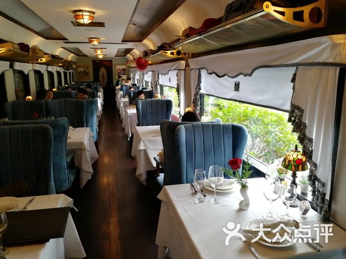 火车头西餐厅 ● 火车上的法式浪漫的点评