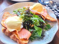 熏三文鱼班尼迪克蛋-ROAST coffee & eatery