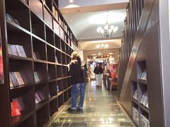 -钟书阁(松江泰晤士小镇店)