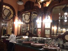 -Majestic Café