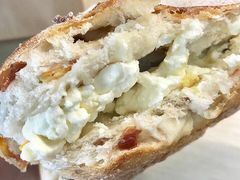 招牌三角芝士面包-Juicy Bakery(大学路店)