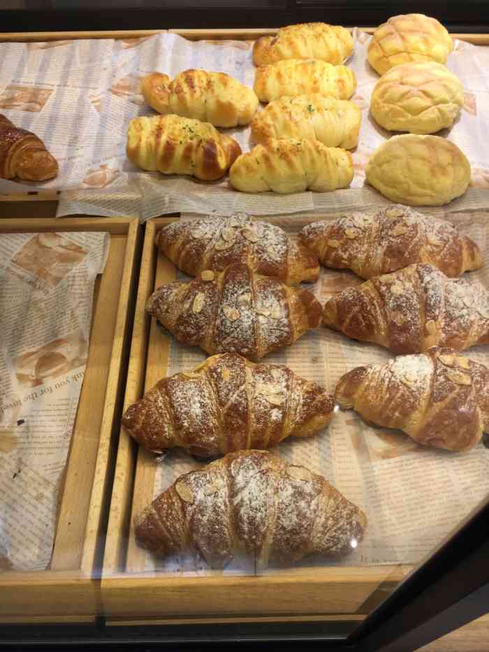 丽驰烘焙(台东三路店)-"面包好吃,不够价位也高,不过还是不错的.