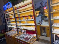 -优医视平价眼镜蔡司依视路折扣工厂店(十里堡店)